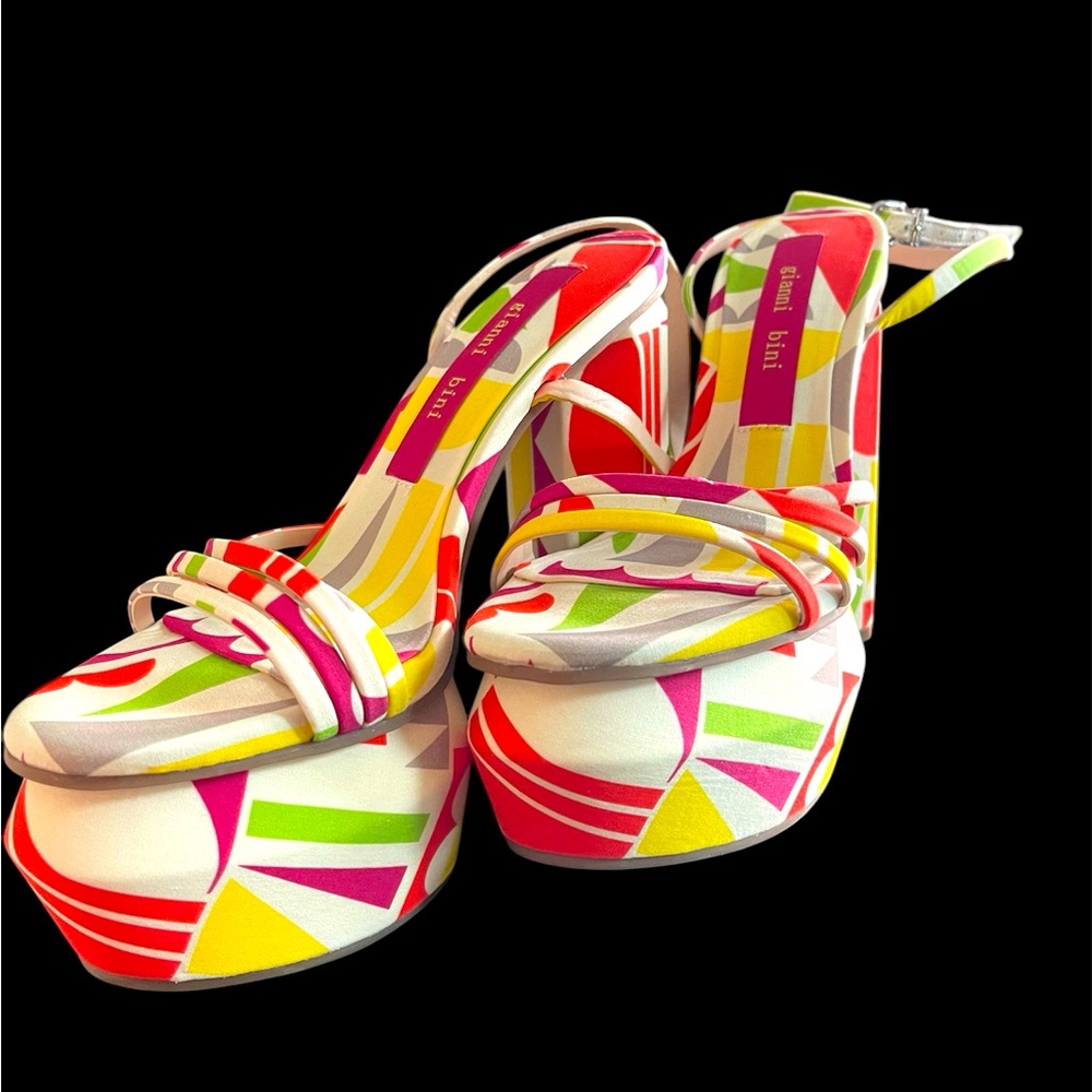 Gianni Bini multi color pump brand new size 6.5